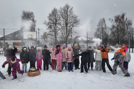 Zimowe zabawy na śniegu