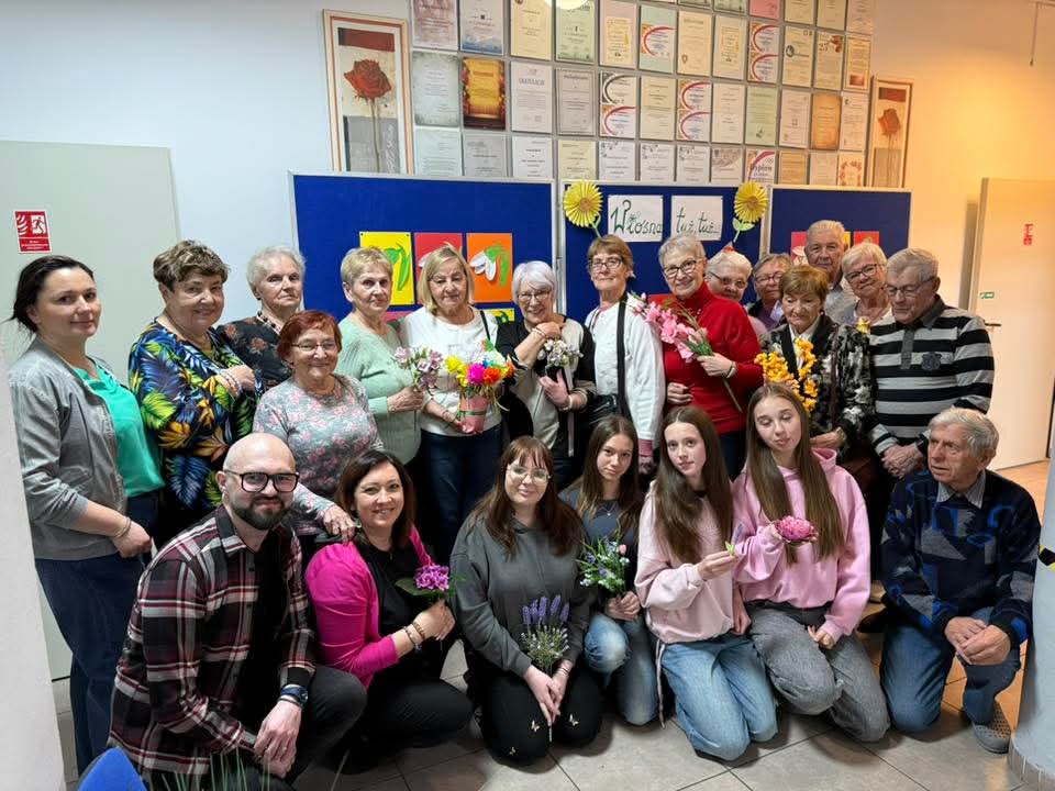 Warsztaty integracyjne Samorządu Uczniowskiego w Dziennym Domu „Senior+” w Boles...